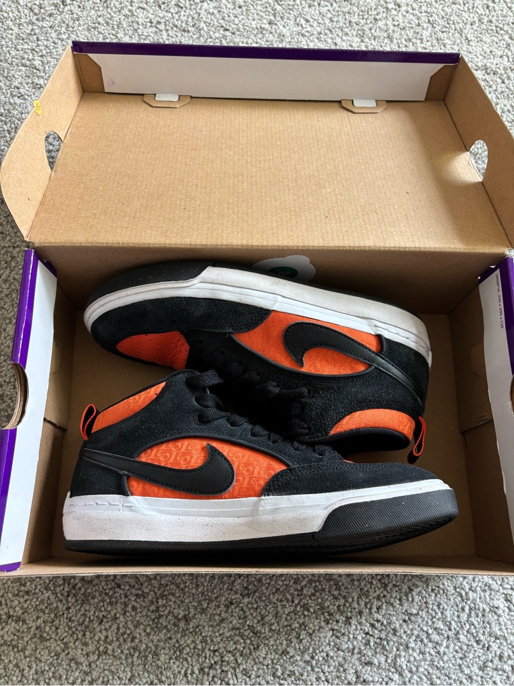 Nike Kids Black and Orange Skate-Style Sneakers M6.5/W8
